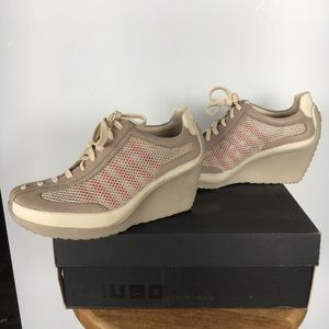 New - Size 7 - Tsubo - wedge sneaker